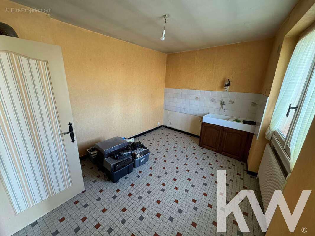 Maison 268 m² à Le Cendre  - photo 5