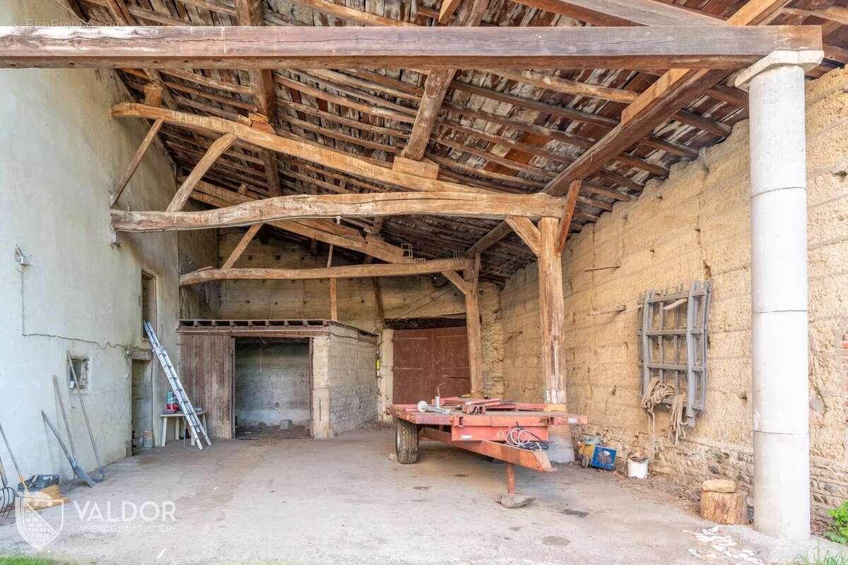 Parking à LES CHERES