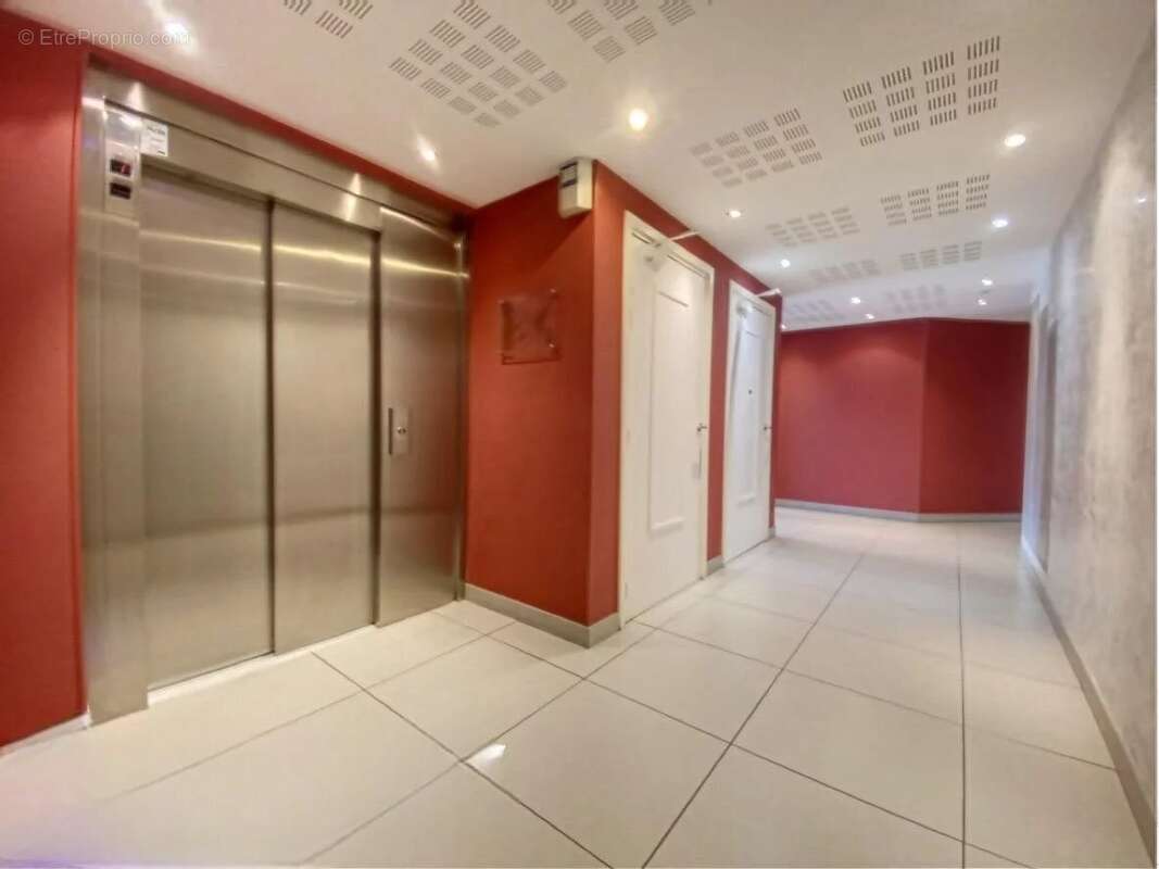 Appartement à SAINT-LAURENT-DU-VAR