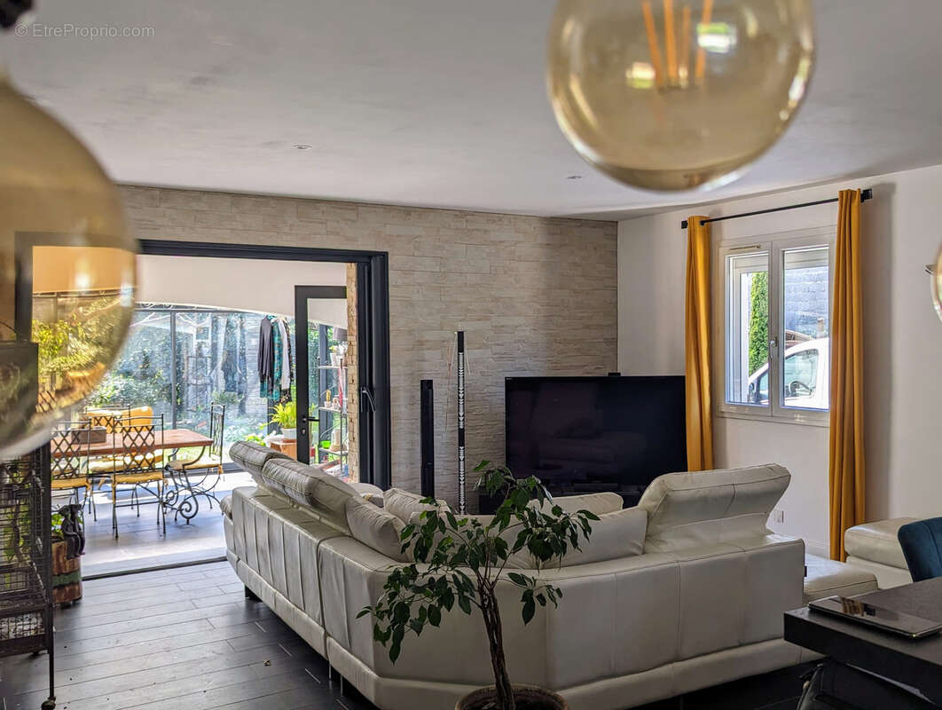 Maison à BAGNOLS-SUR-CEZE