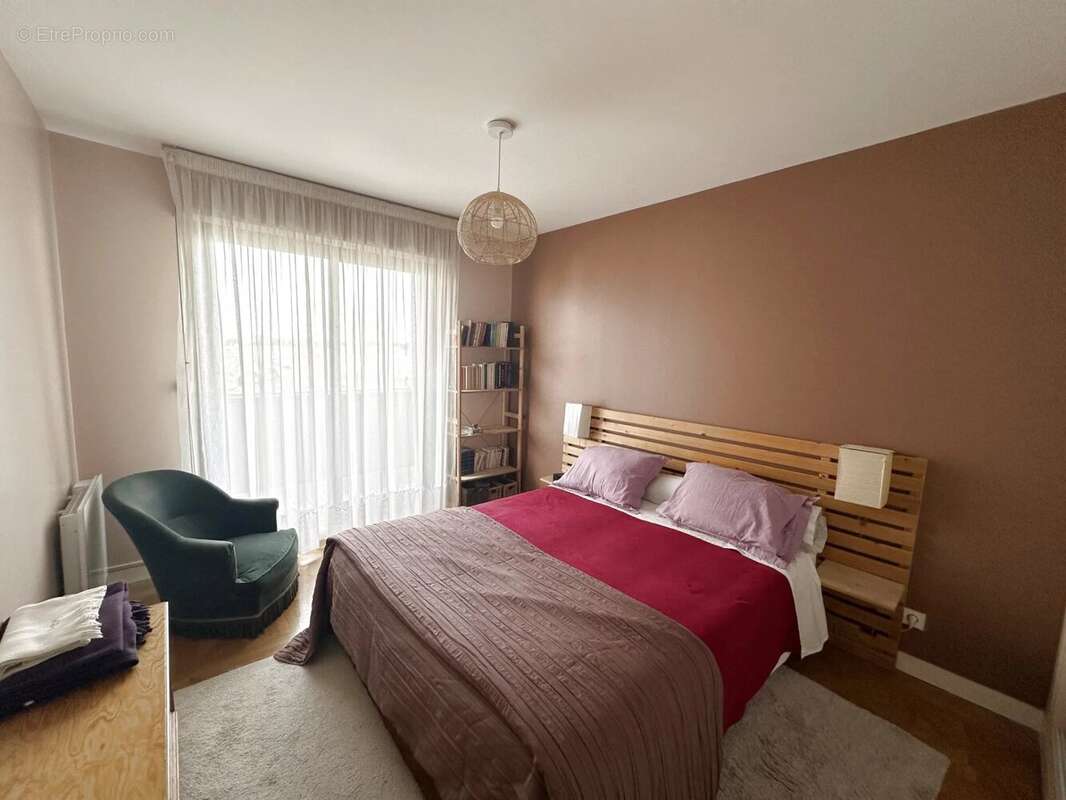 Appartement à CHARENTON-LE-PONT