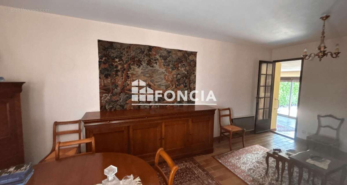 MAUGUIO – Maison F5 de 126 m² sur 546 m² de terrain – Garage 28 m² – Fort potentiel - photo 2