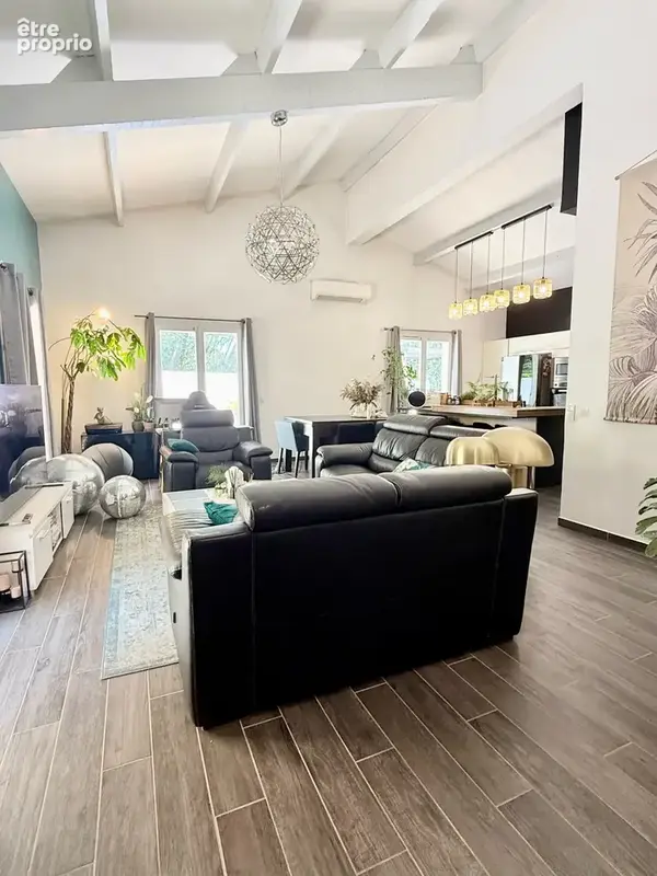 La Crau- La Moutonne - Villa 9 pièces-226m2 avec Piscine + 4 Studios - photo 4
