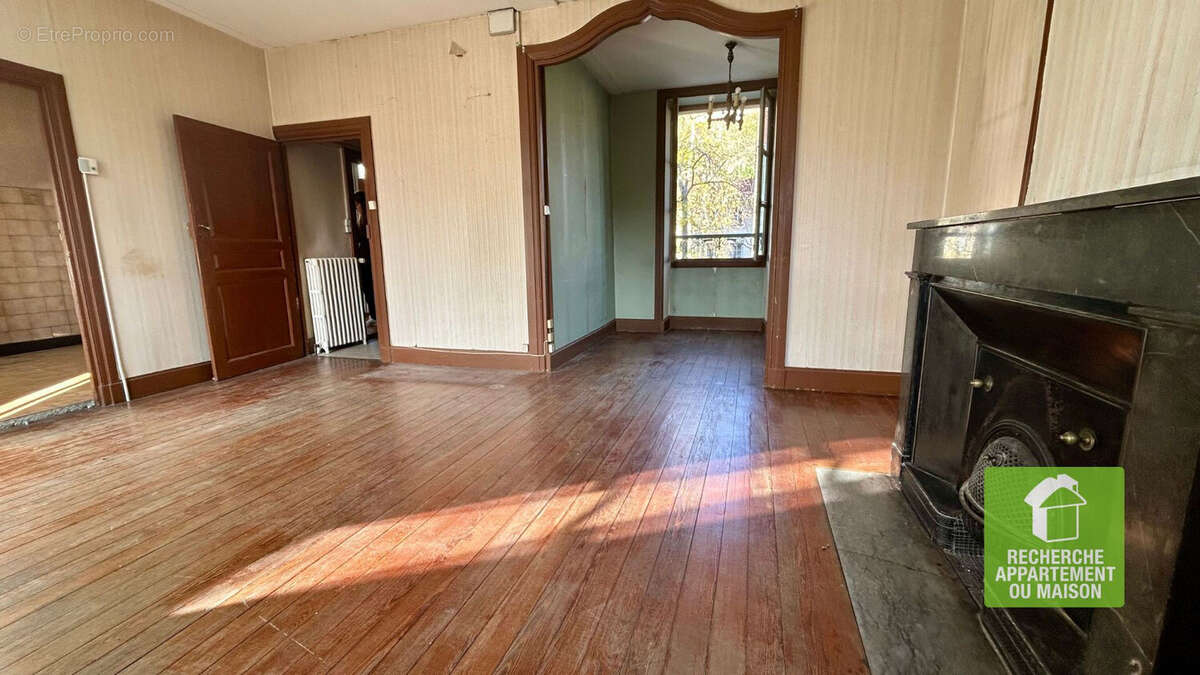 Appartement à CREMIEU
