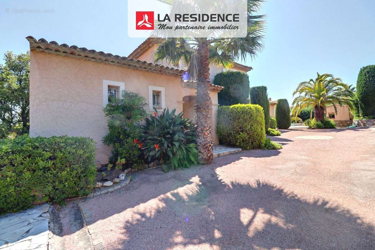 Maison à ROQUEBRUNE-SUR-ARGENS