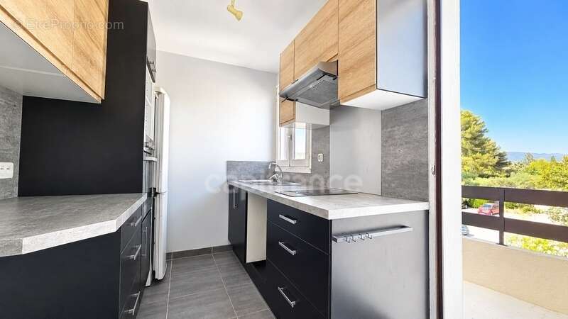Appartement à vendre 4 pièces LA LONDE LES MAURES  CENTRE VILLE (83) - photo 4