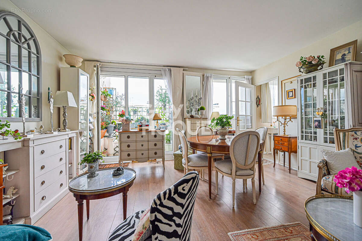 Appartement à CHARENTON-LE-PONT