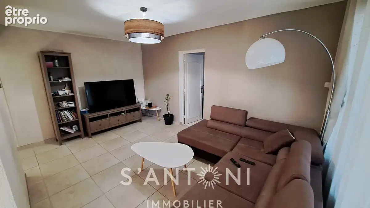 Agde  spacieux t4 rénové  85 m²  3 chambres  balcon  parking - photo 7