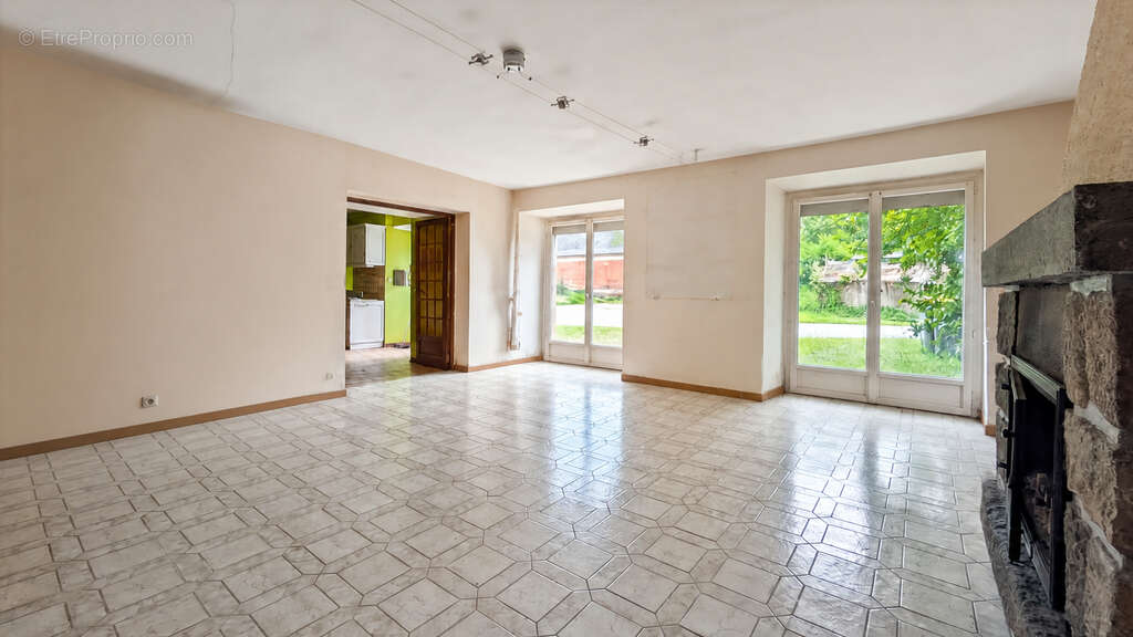 Ensemble immobilier 2 maisons hangar terrain 2753 m² Dingé - photo 3