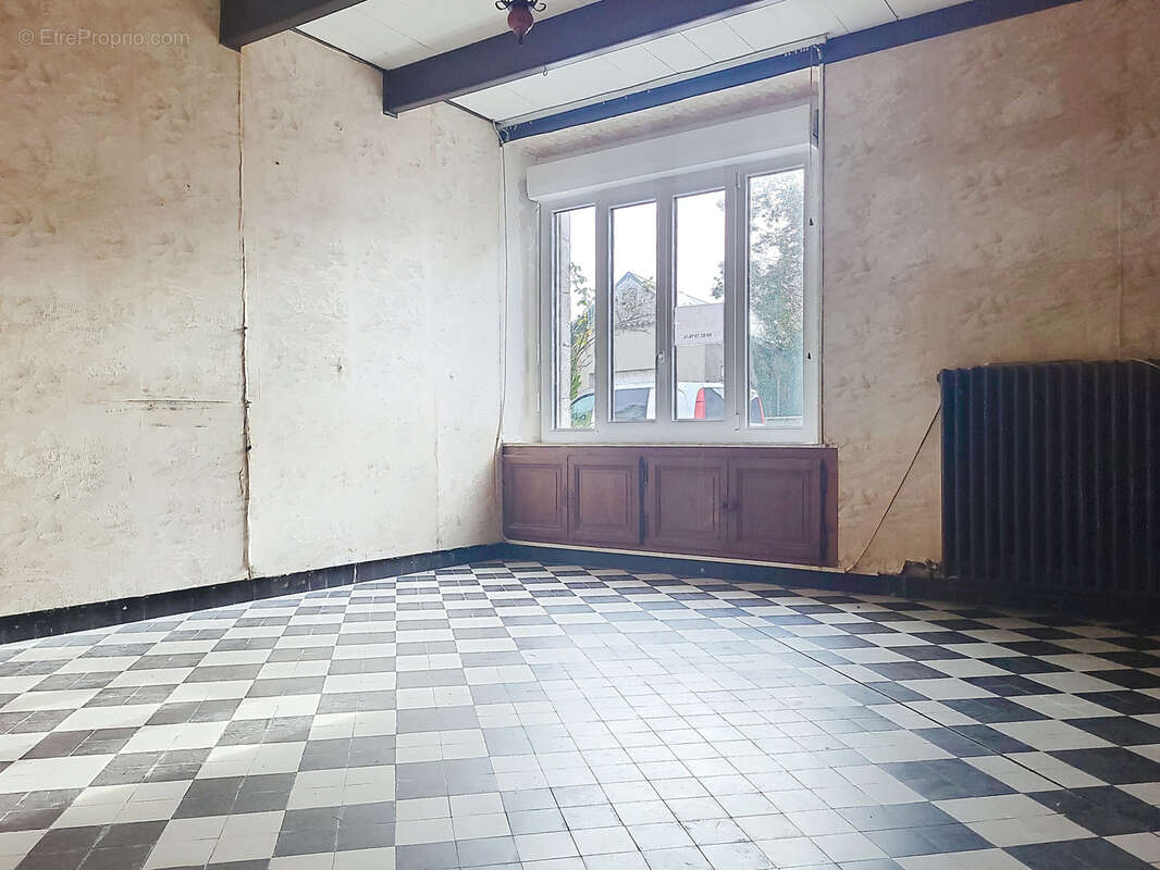 Maison à MONTMARTIN-SUR-MER