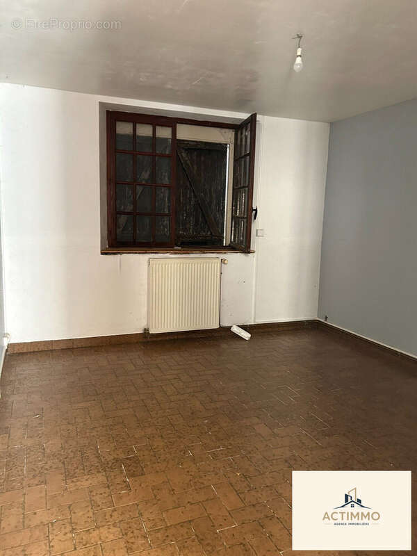 Maison à La Celle-Saint-Cyr  - photo 6
