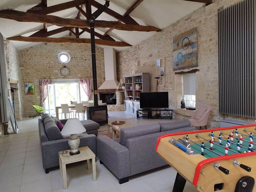 Charentaise de plain pied 4 chambres avec piscine. - photo 8