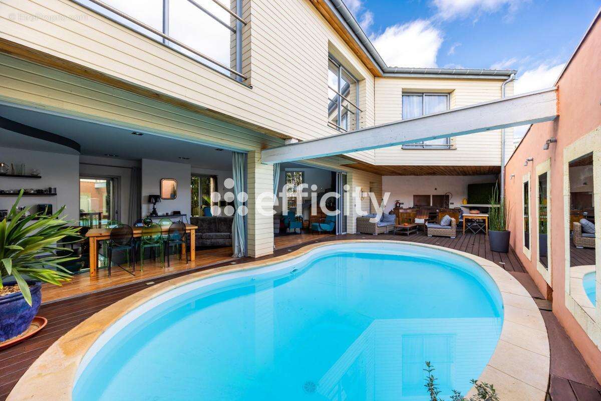 Maison 187 m² à Merignac  - photo 5