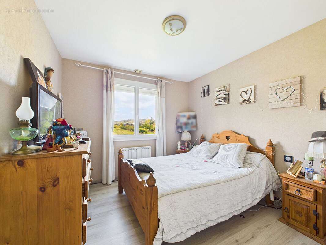 Maison à SAINT-JEAN-DE-MUZOLS