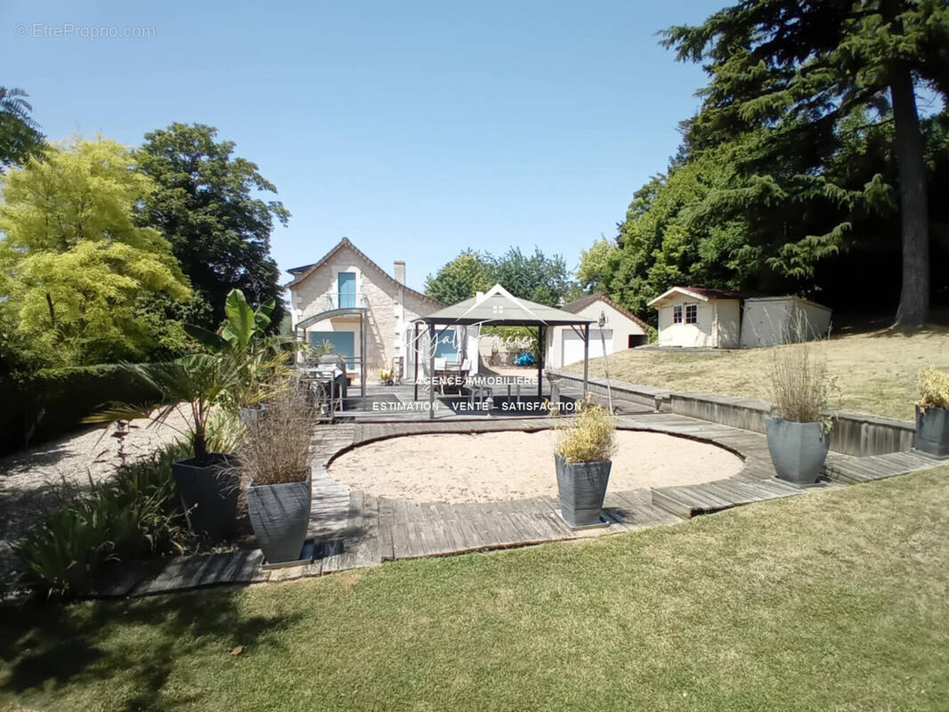 Maison de 76 m2 hab avec garage - Maison à PREUILLY-SUR-CLAISE