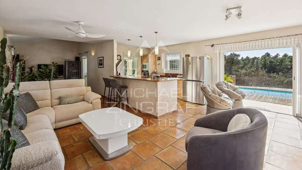 Maison à SAINT-CEZAIRE-SUR-SIAGNE