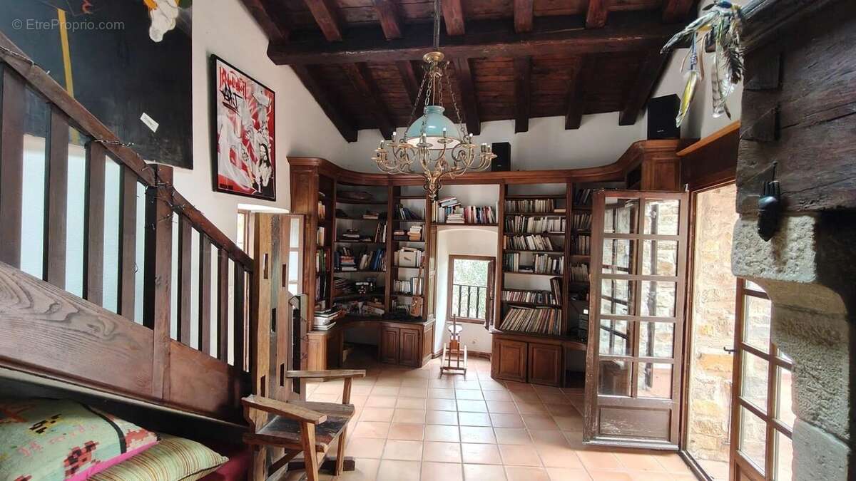 Maison à VEYRAS