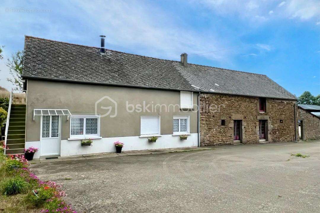 Maison à BAZOUGES-LA-PEROUSE