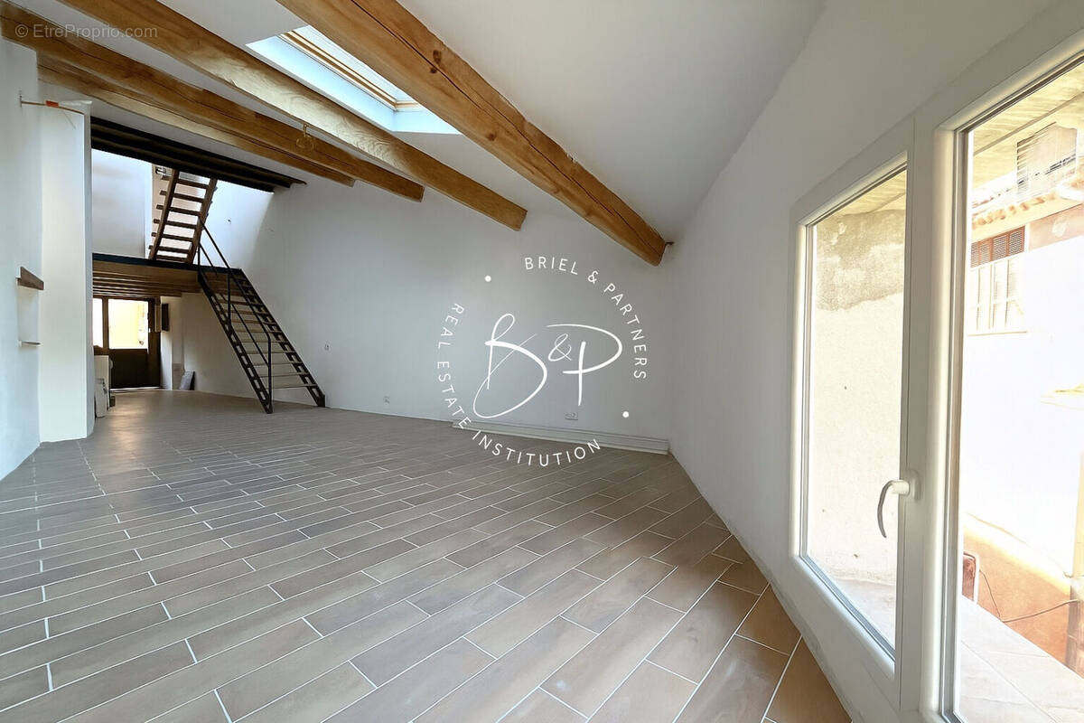 Appartement à CARCES