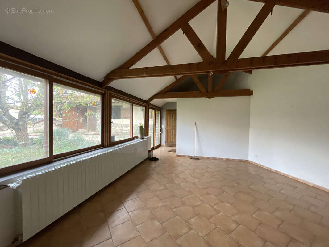 Lot de 6 biens à aménager 6 - Maison à VER-SUR-LAUNETTE