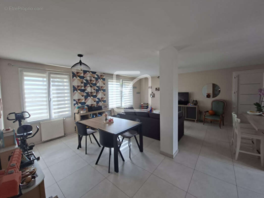 Maison rénovée sous-sol , 2 chambres terrain 741 m2 - photo 5