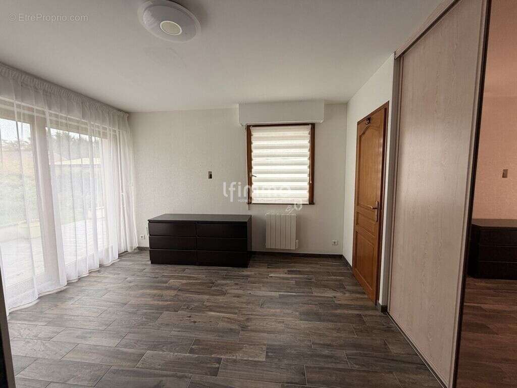 Maison à QUIEVRECHAIN