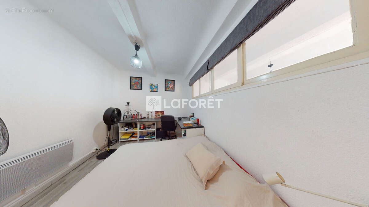 Appartement  type 3  La Fare les Oliviers / - photo 4