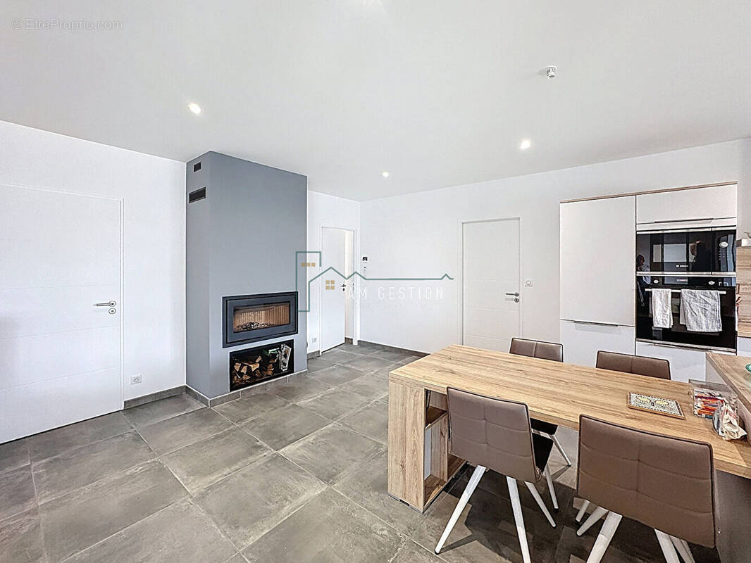 Maison à SAINT-JUNIEN