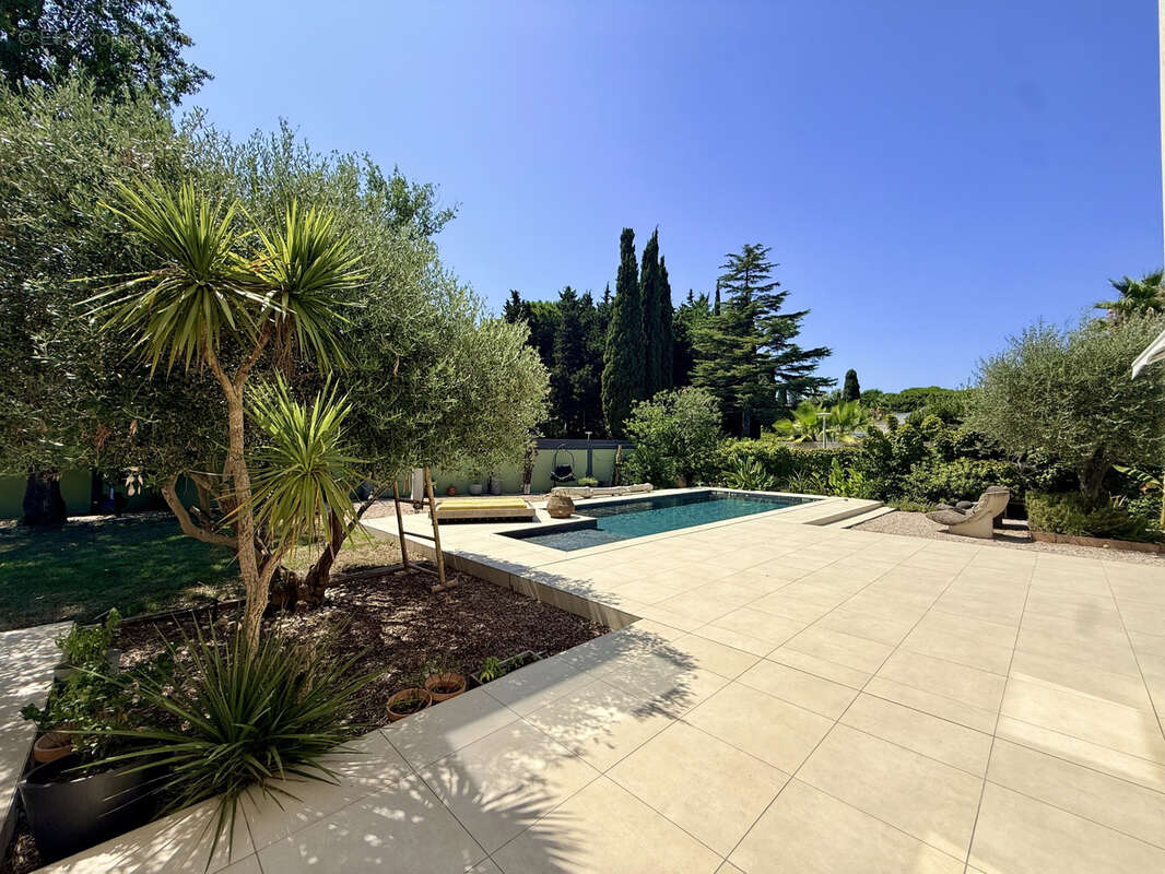 LA GRANDE MOTTE maison contemporaine avec piscine - photo 7