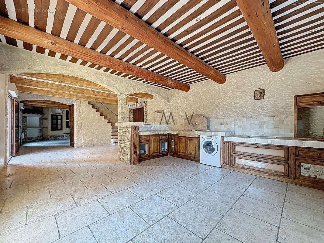 Maison à L&#039;ISLE-SUR-LA-SORGUE