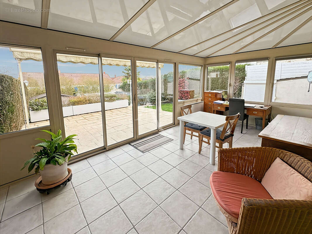 Maison à JOUY-LE-MOUTIER