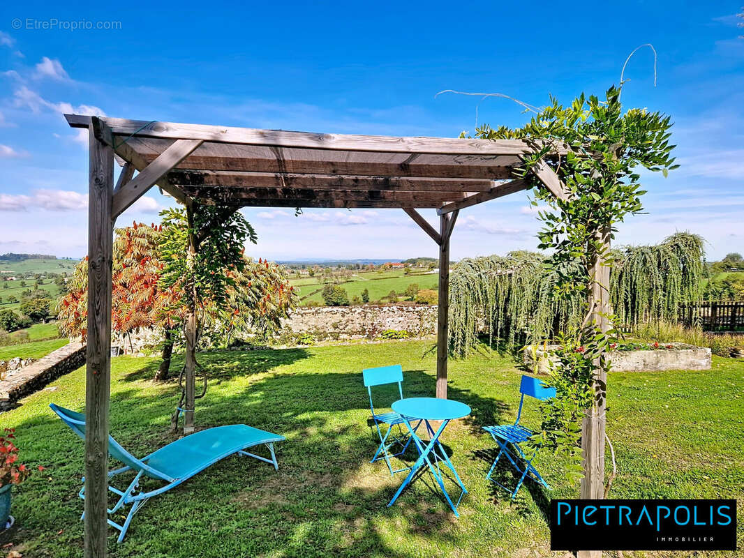 Maison à LA CLAYETTE