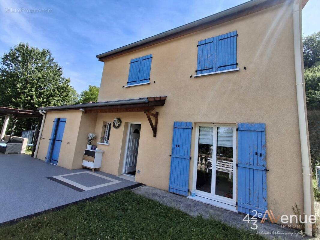 Maison à LE CHAMBON-FEUGEROLLES