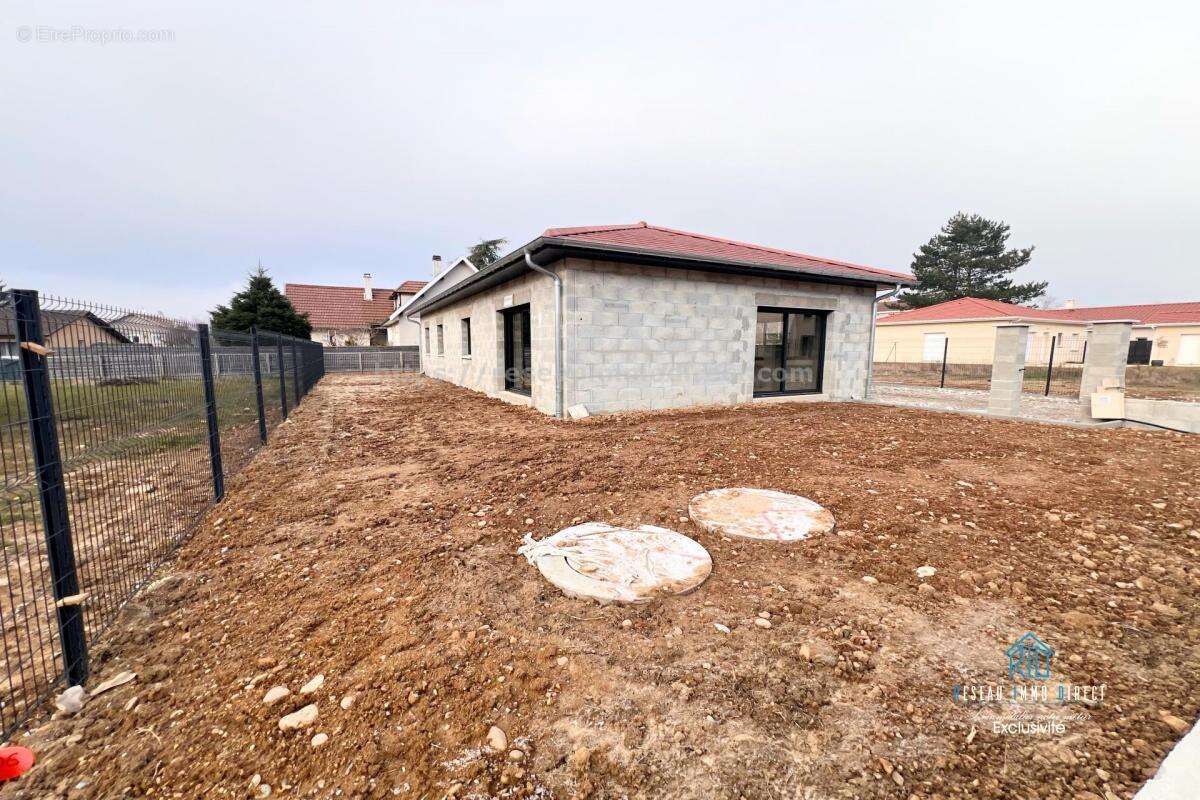 Maison à SAINT-SIMEON-DE-BRESSIEUX