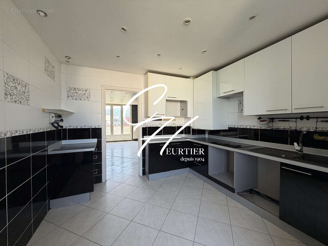 Appartement 60 m² à Echirolles  - photo 3