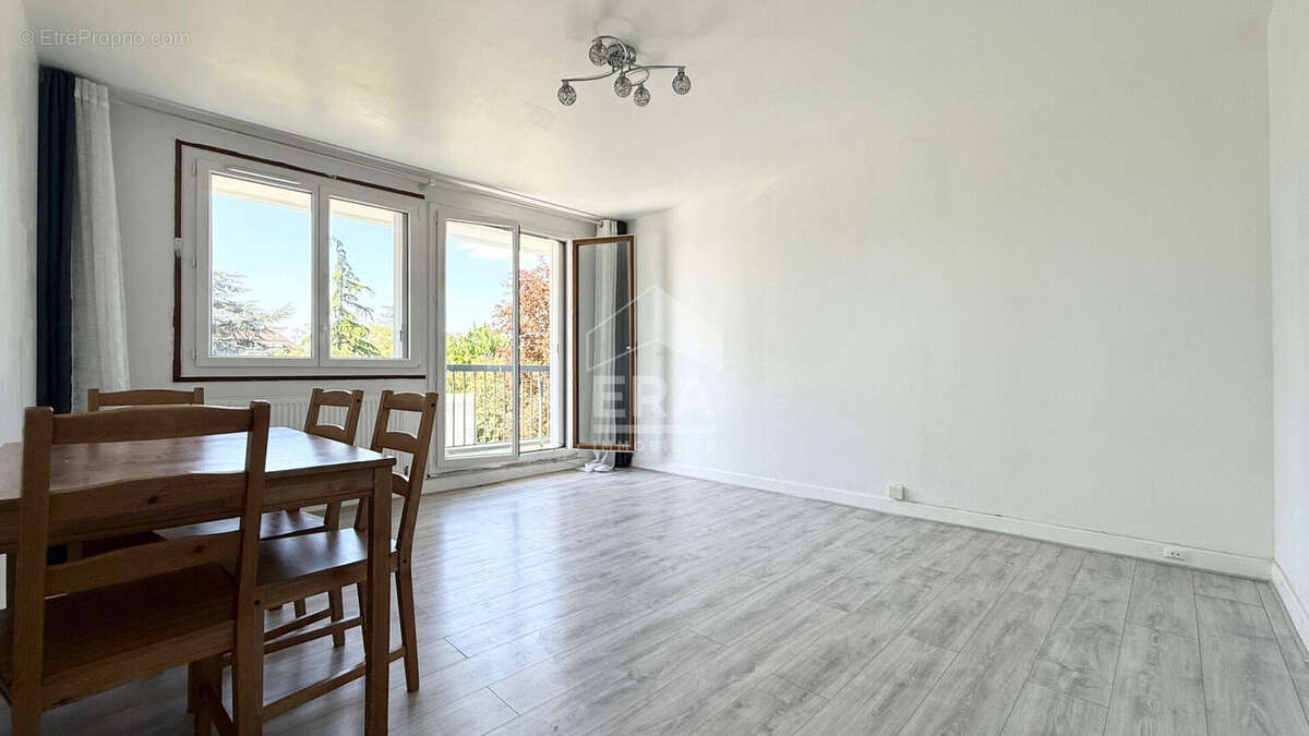 Appartement à CORBEIL-ESSONNES