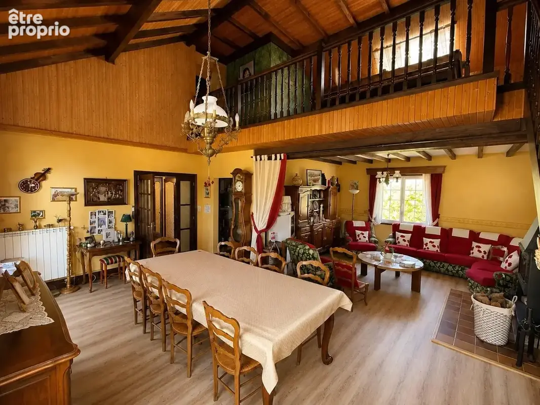 Photo 1 - Maison à LUSSAC-LES-CHATEAUX