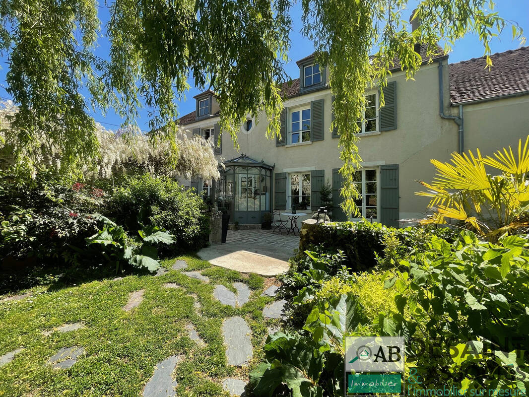 Maison à VILLENEUVE-LE-COMTE