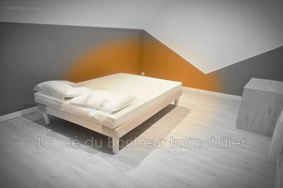 Appartement 90 m² à Allemagne-En-Provence  - photo 3