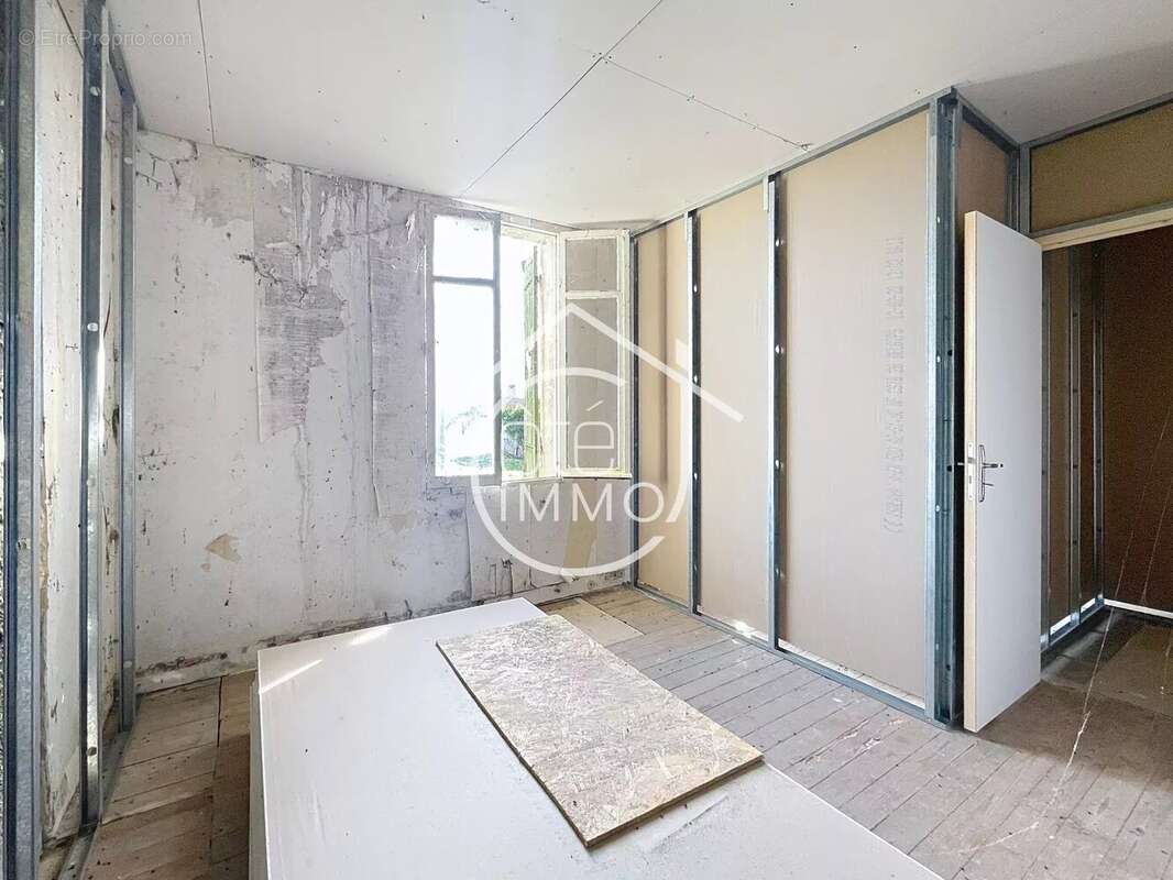 Pujols : Maison de charme à rénover - photo 6