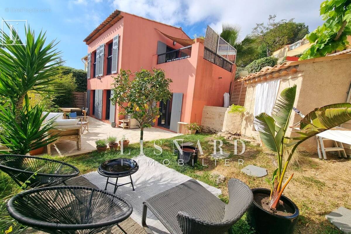 Maison à VALLAURIS