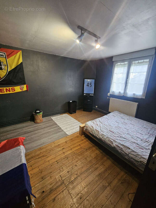 Maison à MONTESCOURT-LIZEROLLES