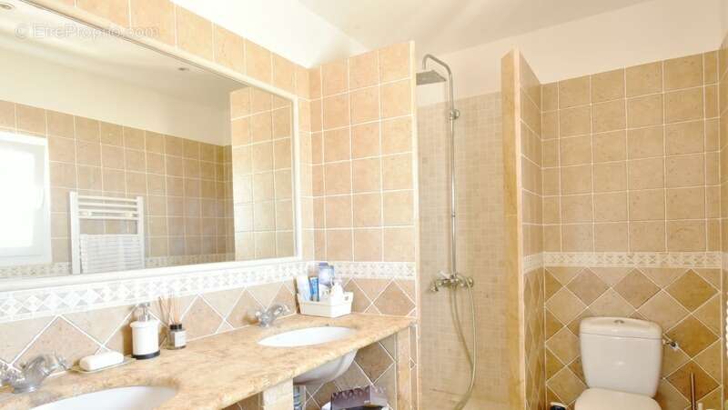 Maison à FONTVIEILLE