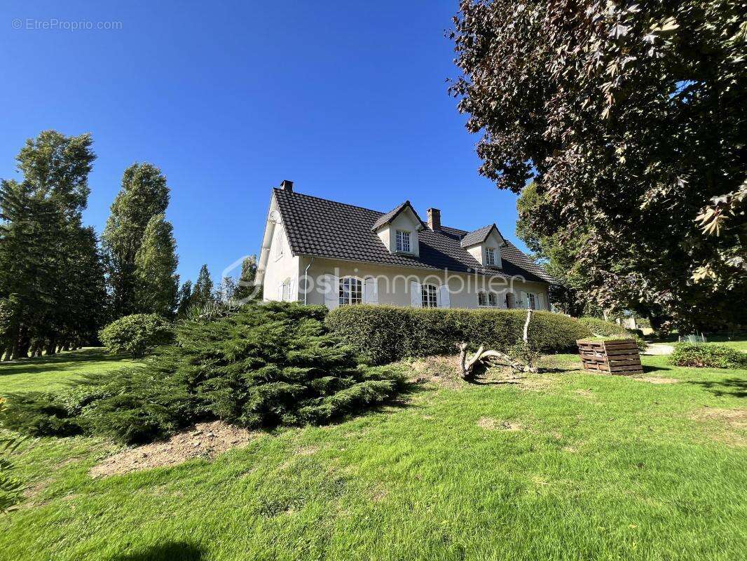 Maison à SAINT-MARTIN-DES-CHAMPS