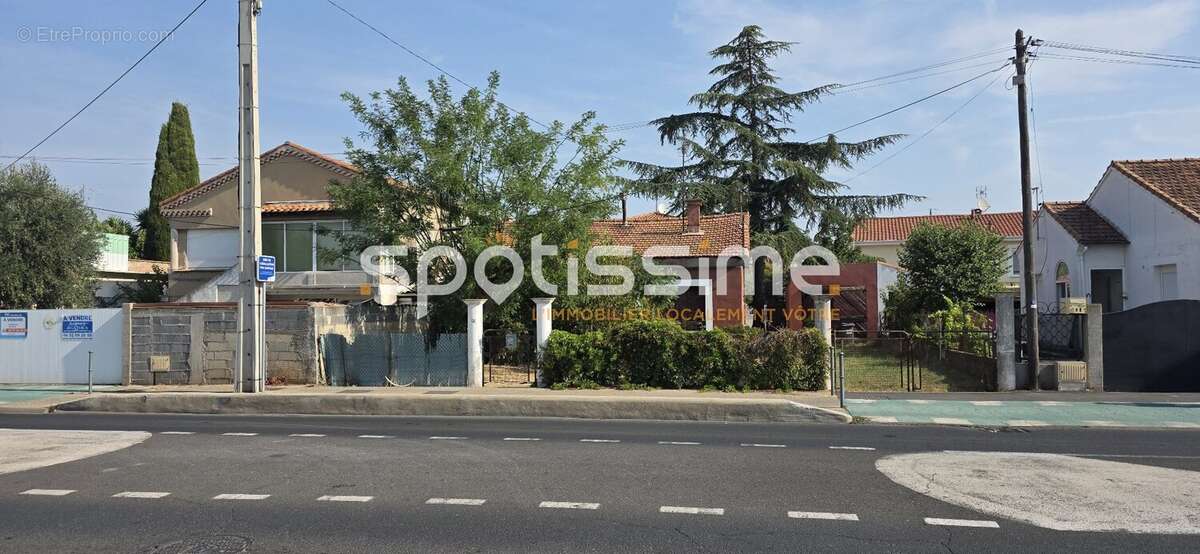 Agde  avenue de sète  terrain 348 m²  permis de construire accordé  projet de 188 m² - photo 2