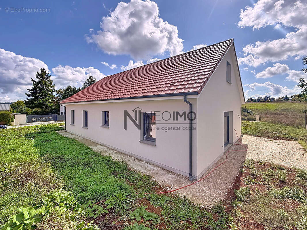 Maison à NEUFCHATEAU