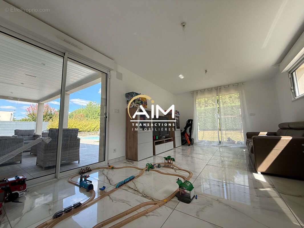 Maison Saint Cyr Sur Loire 9 pièce(s) 225 m2 - photo 8