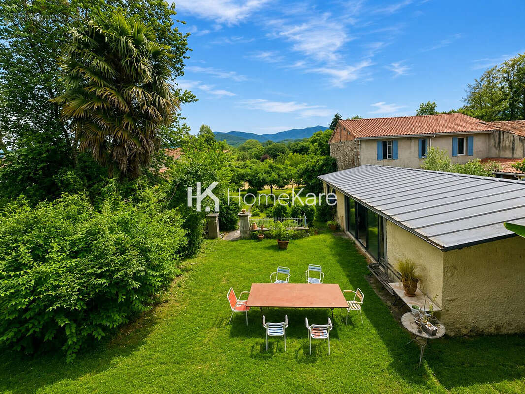 Maison 210 m² à Saint-Laurent-De-Neste  - photo 2