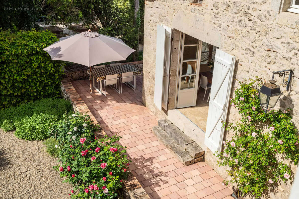 Maison de village avec jardin et garage - photo 10