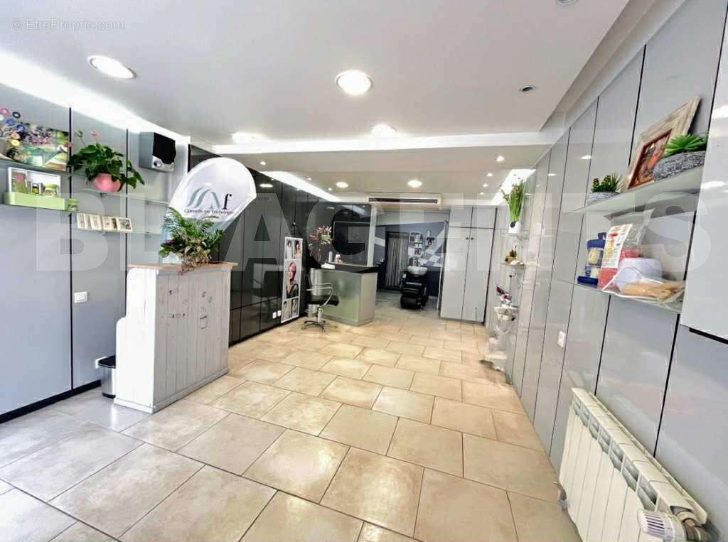 62e6222d-4259-4880-89ab-2feb773128d6 - Commerce à VILLENEUVE-SUR-YONNE